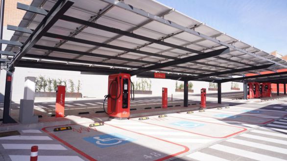 La 'electrolinera' pública más grande de Madrid está en Vicálvaro: 32 puntos de recarga