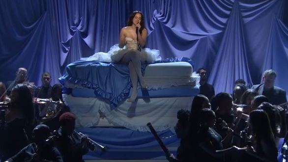 Rosalía interpreta en directo La Perla en el programa de Jimmy Fallon