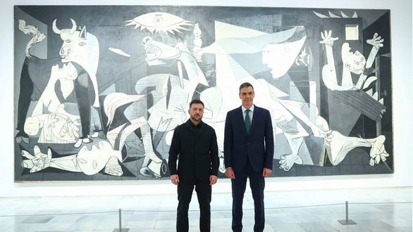 Zelenski contempla el Guernica acompañado de Sánchez