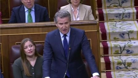 Feijóo se traba al responder a Sánchez: 