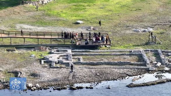 El Papa reza en la basílica sumergida de la antigua Nicea por el aniversario del concilio