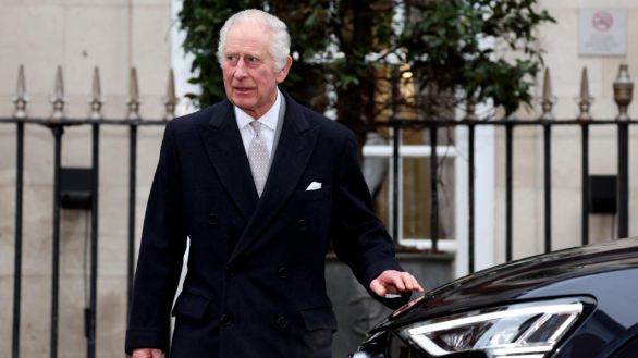 Carlos III despoja a su hermano Andrés de la Orden de la Jarretera