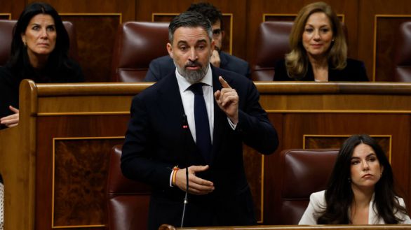 Vox acusa a Sánchez de generar más tramas que Netflix y usar Moncloa como 