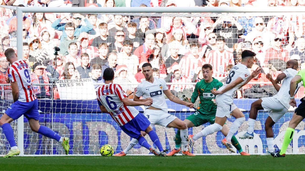LaLiga. El Atlético sufre pero consigue derrotar al frágil Valencia