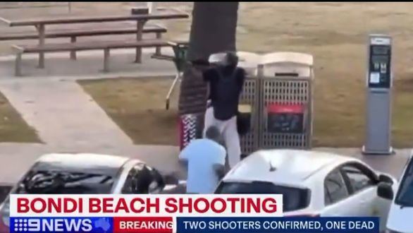 El momento en el que un musulmán desarma a un terrorista del atentado en Sídney