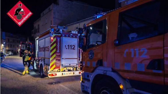 Rescatadas seis personas, dos en estado grave, en el incendio de un piso en Crevillent