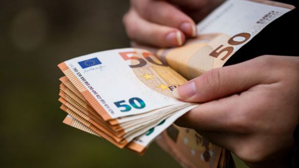 El euro termina el año revalorizado y se queda en 1,1732 dólares