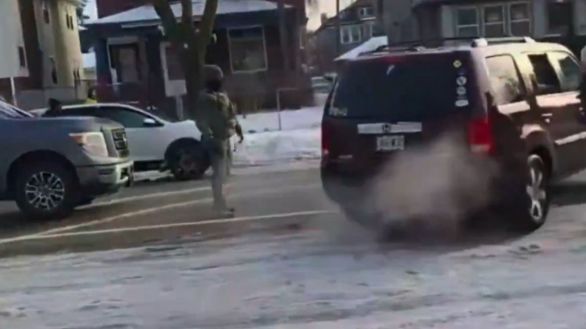 Segundo día de protestas por la muerte de una mujer a manos de agentes migratorios en Minnesota