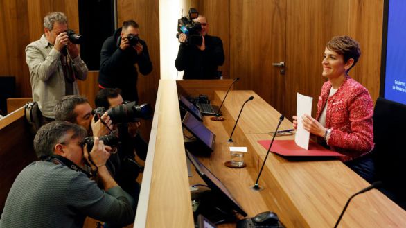 La presidenta de Navarra cesa a su vicepresidente primero y a su portavoz y consejera de Interior