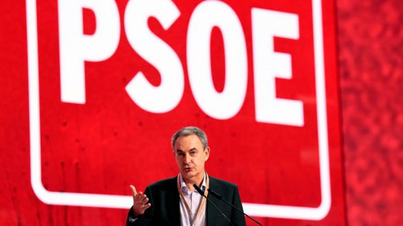 El PSOE defiende que Zapatero trabaja 