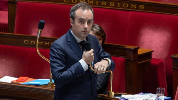 Lecornu supera dos mociones de censura por Mercosur mientras siguen las protestas agrarias