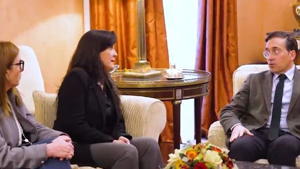 Albares se reúne con cuatro de los seis presos españoles repatriados desde Venezuela