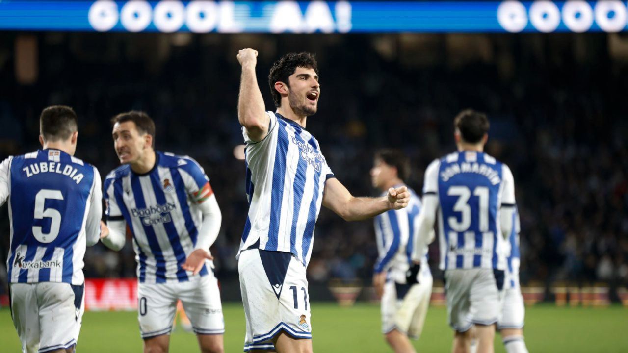 La Real Sociedad tumba a un Barcelona superior y agita la Liga