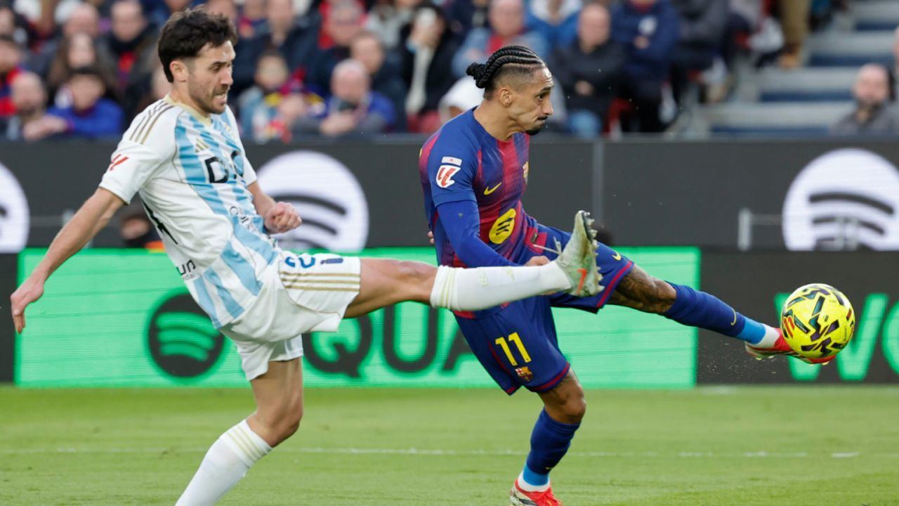 LaLiga. El Barcelona responde al Real Madrid con una goleada y el liderato