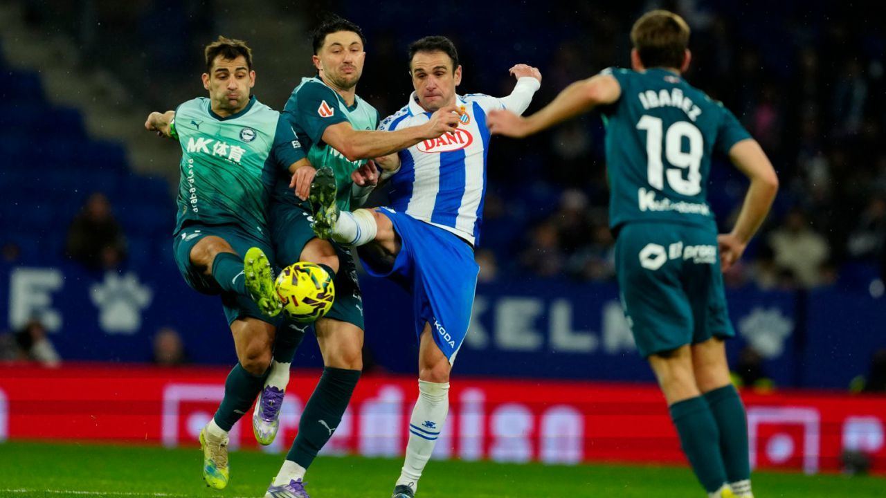 LaLiga. El Alavés toma impulso a costa del Espanyol