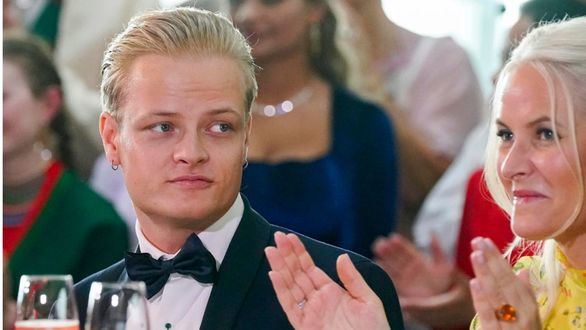 El hijo de Mette-Marit niega que la princesa manipulara su teléfono y rechaza los cargos por violación
