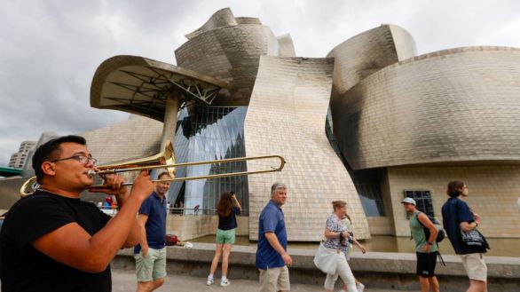 España marca récord histórico de turistas internacionales en 2025