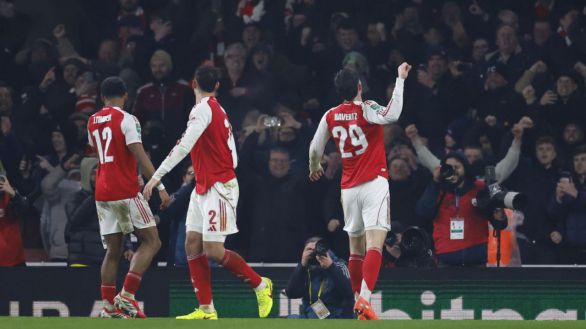 El Arsenal noquea al Chelsea y aún opta al 'póker' de títulos