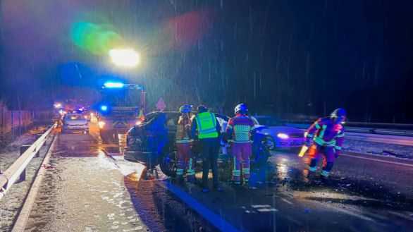 Muere una conductora al chocar contra un quitanieves en la A-1 al norte de Madrid