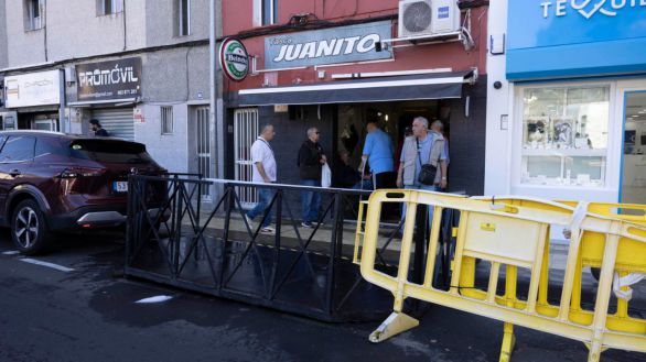 Siete heridos al colisionar un vehículo contra la terraza de un bar en Tenerife