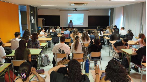 Voluntarios de Santander forman en educación financiera a más de 900 alumnos