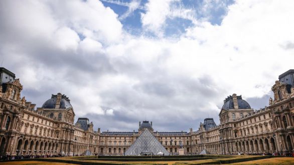 Una redada en el Louvre destapa un fraude de entradas y guías turísticas