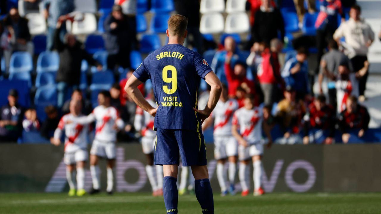 LaLiga. El Rayo destroza a un Atlético que vuelve al diván: éxtasis y debacle en tres días