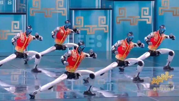 La gala del año nuevo chino exhibe robots humanoides y flamenco español