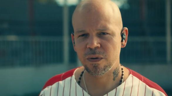 Residente debuta como director de cine con Bad Bunny y Javier Bardem