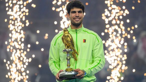 Alcaraz arrolla a Fils y conquista Doha en un inicio perfecto de 2026