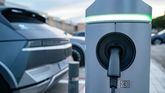España matricula en febrero casi 100.000 coches, el 20% electrificados