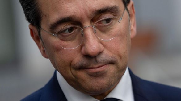 La Casa Blanca afirma que Sánchez acepta colaborar con el ejército de EEUU y Albares lo desmiente