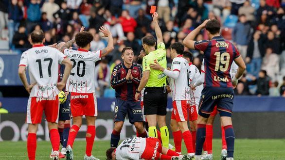 LaLiga. El Girona congela al Levante con un gol en el minuto 93