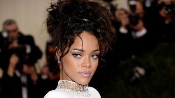 Una mujer dispara a la casa de Rihanna en Los Ángeles mientras ella estaba dentro