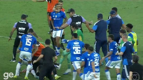 Insólito: batalla campal entre jugadores del Cruzeiro y del Mineiro con 23 expulsados