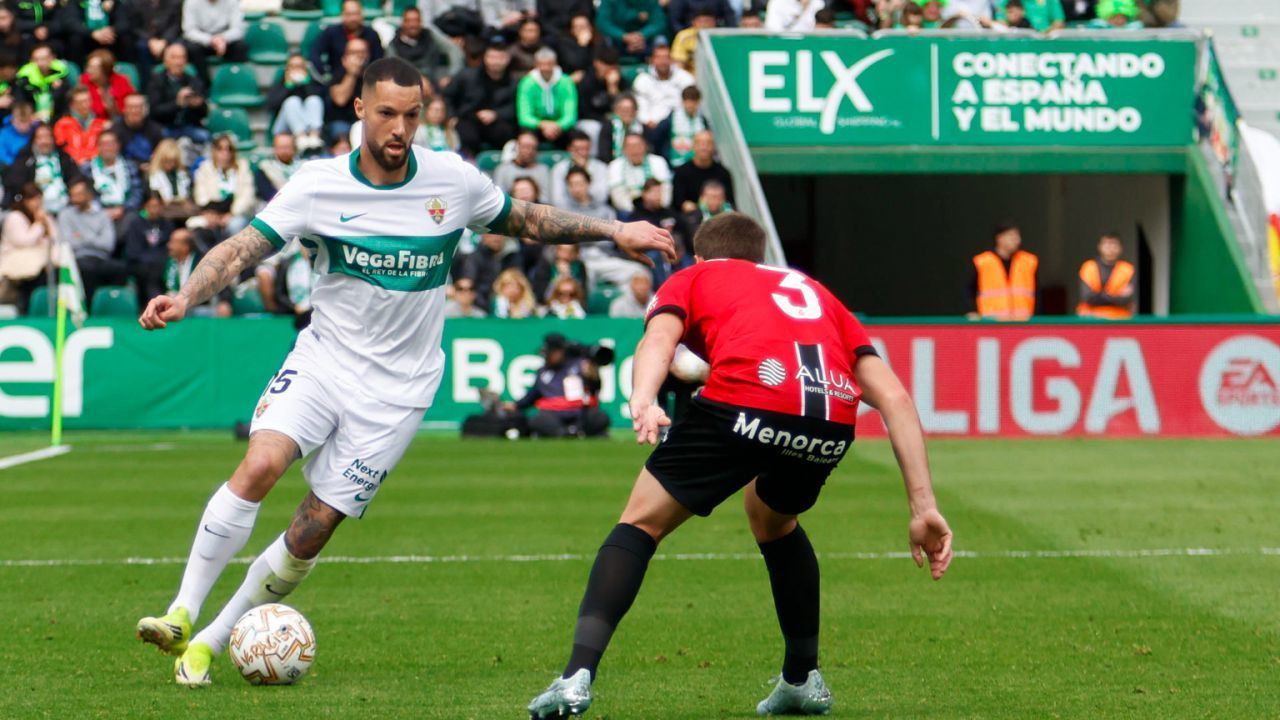 LaLiga. El Elche saca la cabeza y hunde la del Mallorca