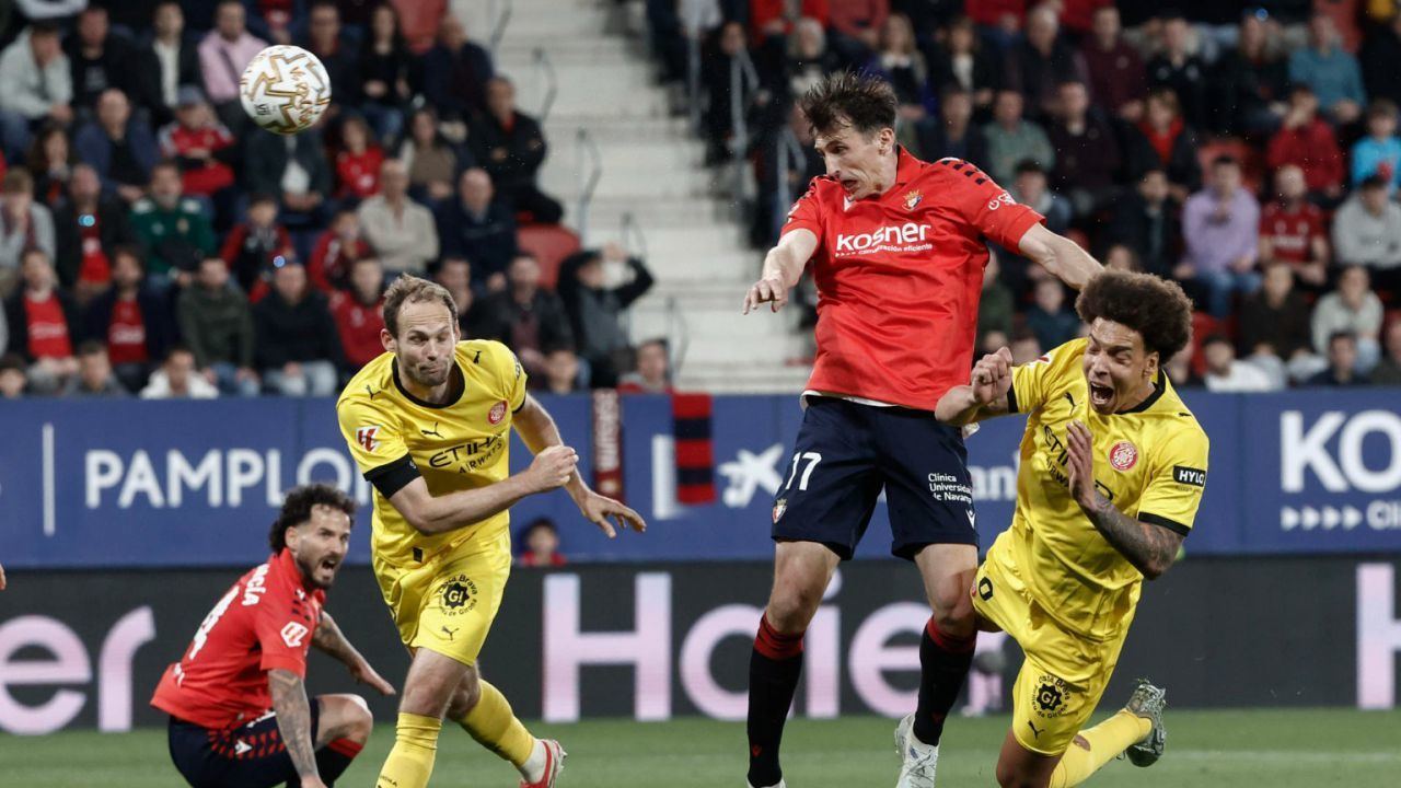 LaLiga. Budimir impulsa a Osasuna y frena al Girona