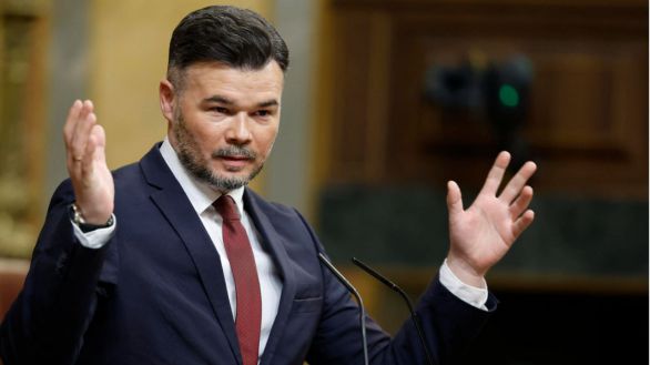 Rufián atiza a PP, Vox y Junts bajo la mirada aprobadora de Sánchez