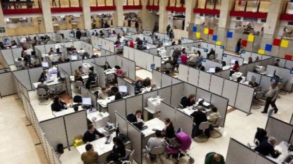 Gobierno y sindicatos pactan reducir la jornada a 35 horas en la Administración del Estado