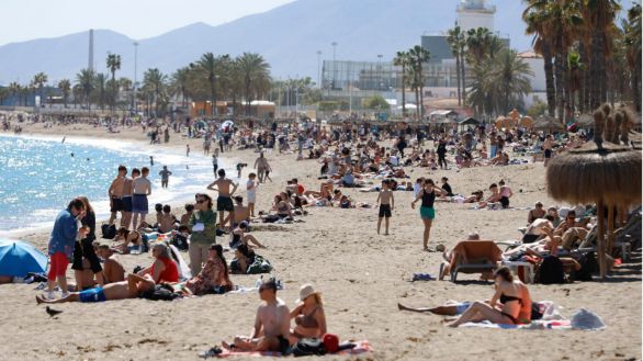La llegada de turistas a España creció un 2,8 % en febrero y el gasto, un 4,6 %
