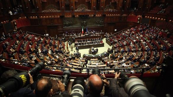 Italia aprueba en referéndum recortar un 38 % el total de parlamentarios