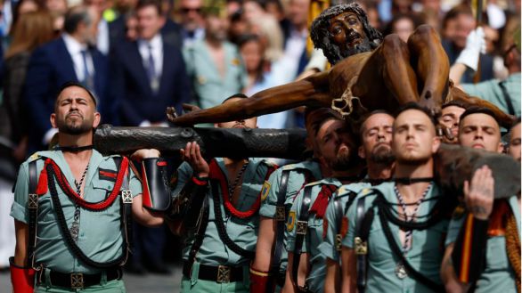 Desembarca la Legión en Málaga para portar a hombros al Cristo de la Buena Muerte