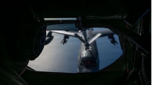 Estados Unidos logra rescatar al piloto del caza derribado en territorio iraní