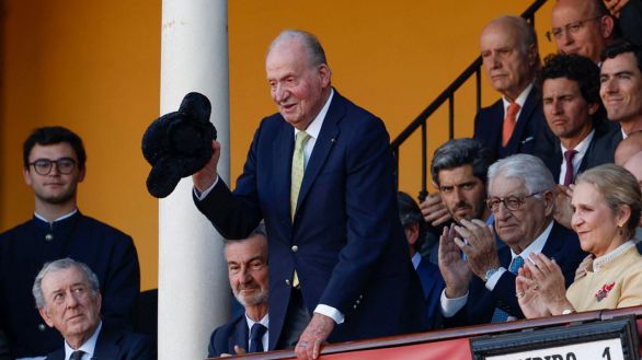 Ovación cerrada al Rey Juan Carlos I en la Maestranza de Sevilla