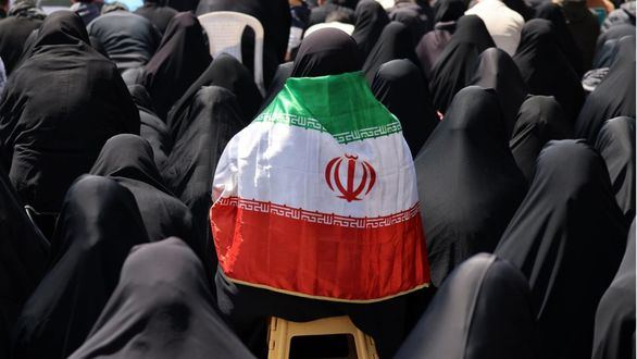 Irán derriba un dron y lanza amenazas por una 