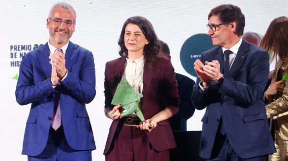 La argentina Samanta Schweblin gana el polémico Premio Aena de Narrativa