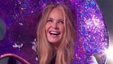 Elle MacPherson se escondía bajo la máscara de Micrófono en el estreno de la quinta temporada de 'Mask Singer' en España.