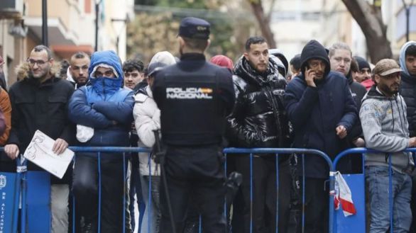 Sindicatos policiales alertan de los riesgos en la verificación de antecedentes a inmigrantes