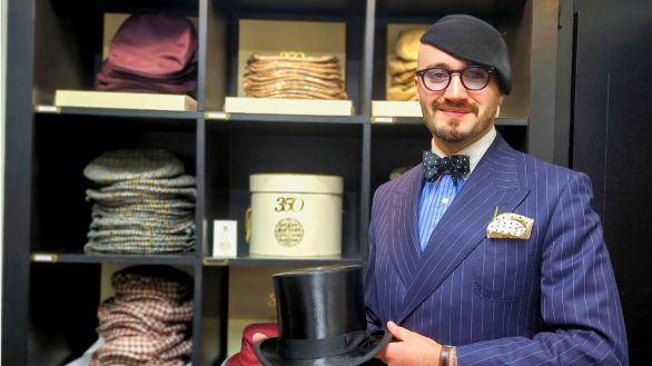 La sombrerería que inventó el bombín cumple 350 años