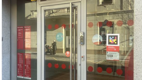 Santander implanta NaviLens para facilitar el acceso autónomo de personas con discapacidad visual